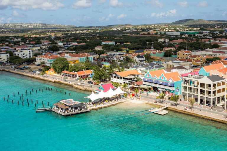 Das Schiff im Hafen von Bonaire in der Karibik