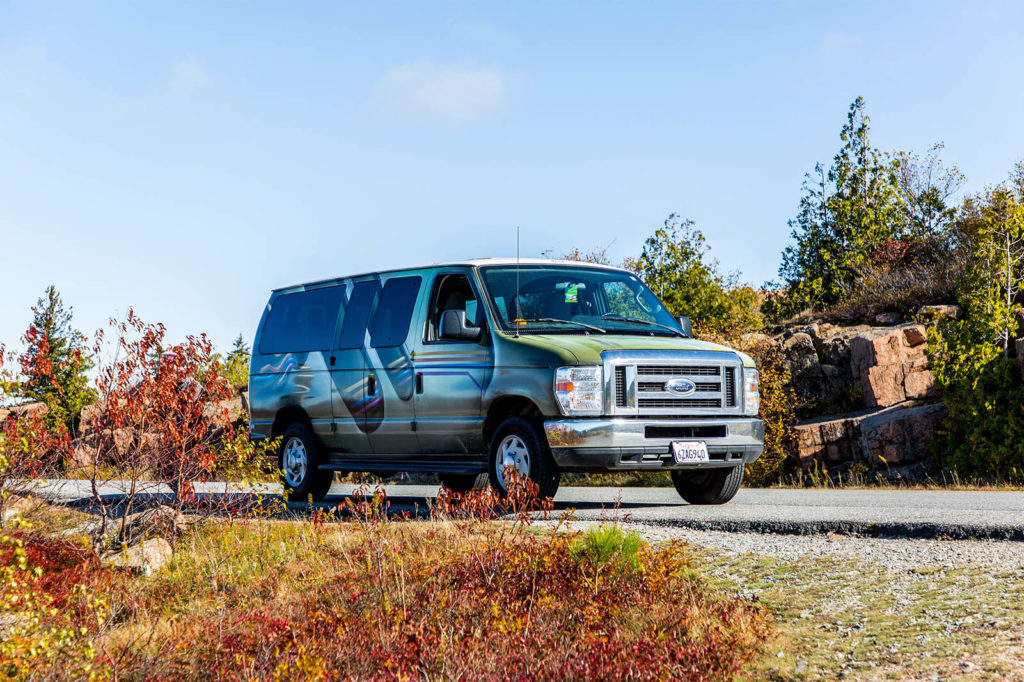 Vanlife USA: Klassischer Camper-Van im Acadia Nationalpark Ostkueste USA