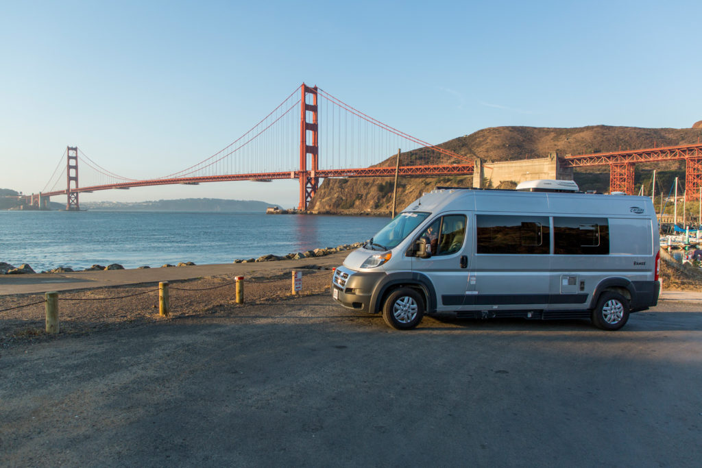 Unser Kastenwagen an der Golden Gate Bridge