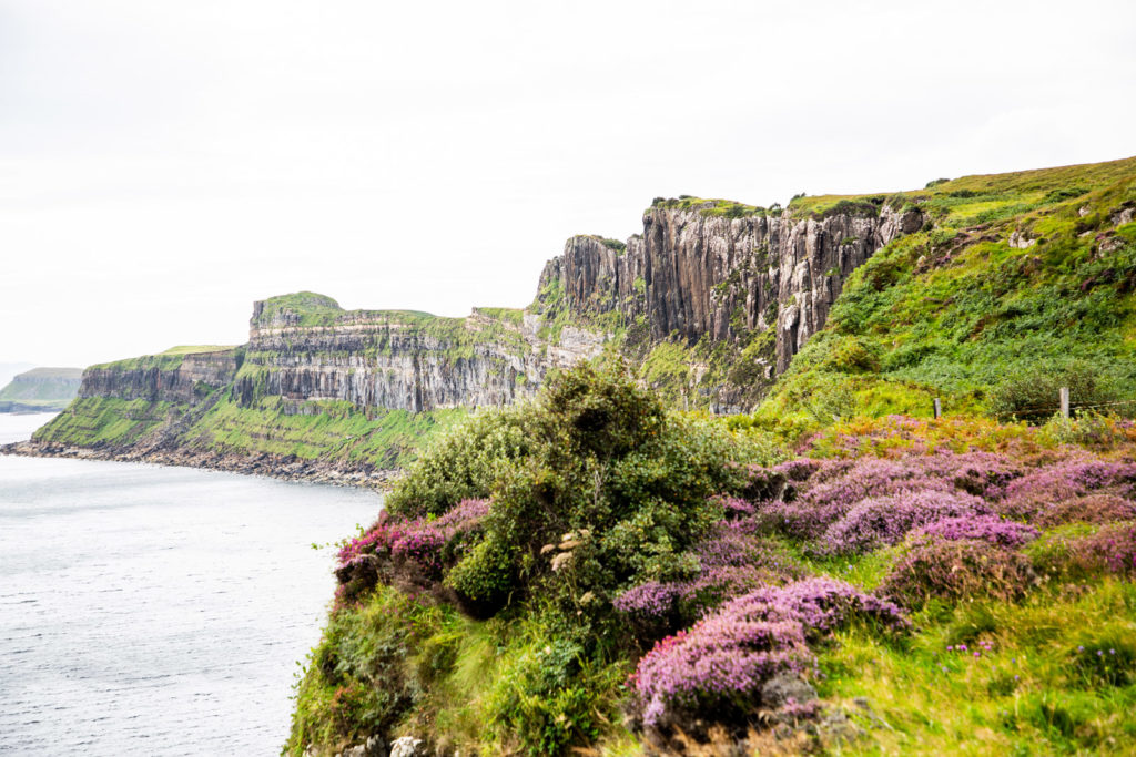 Felsenküste in Schottland