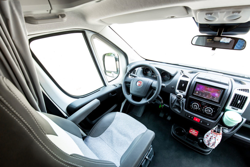Das Fahrerhaus im Sunlight V60